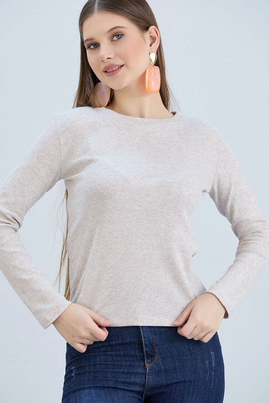 بلوزة نسائية أساسية بأكمام طويلة ورقبة دائرية