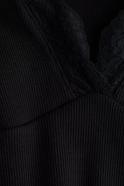 Dantel Şeritli V Yaka %95 Pamuk Üst Bluz