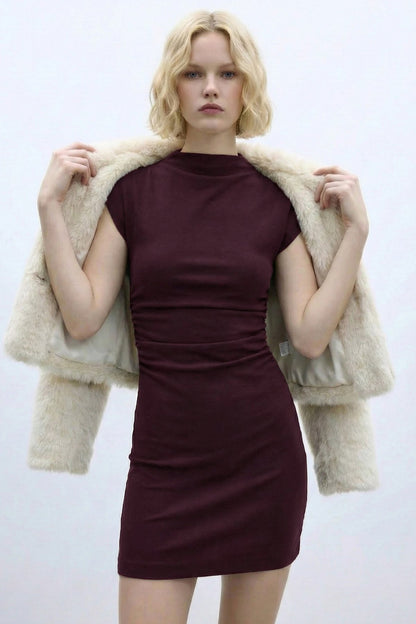 Vücüda Oturan Büzgülü Pamuk Elbise