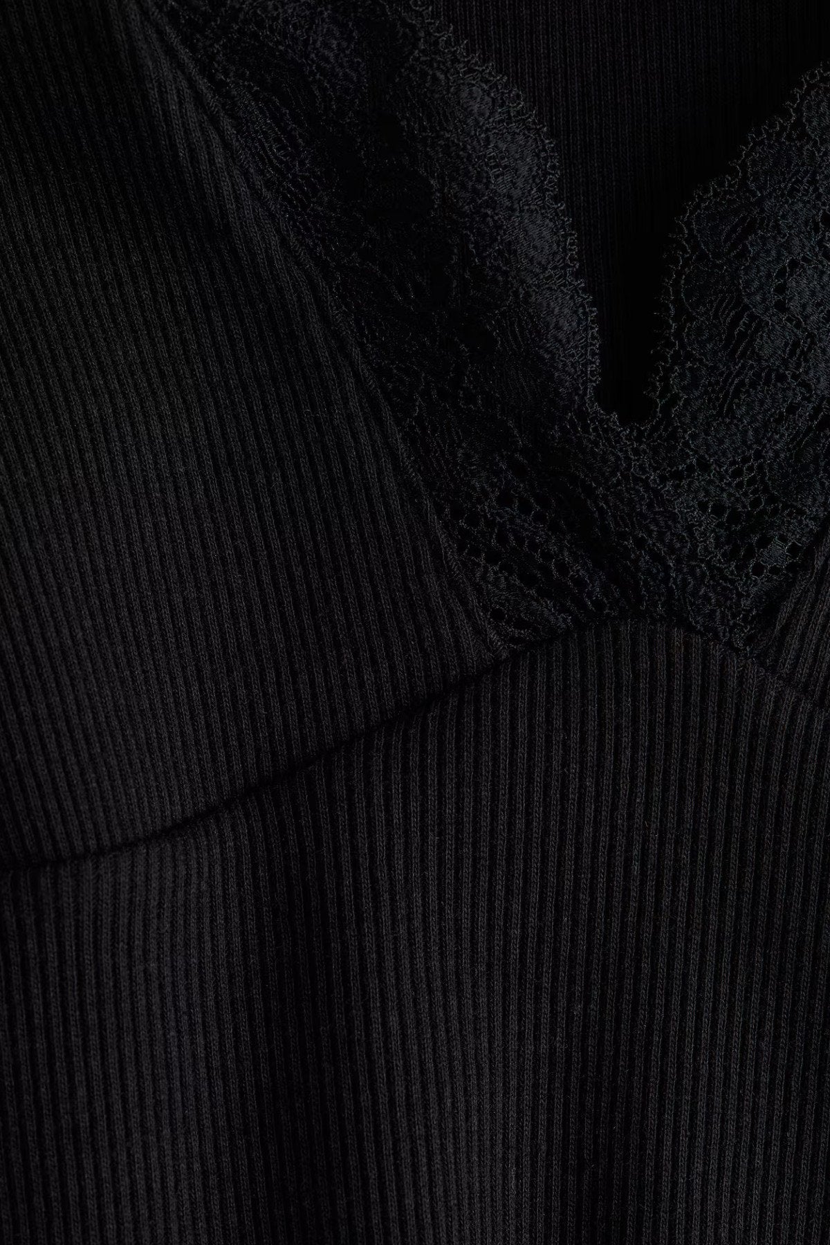 Dantel Şeritli V Yaka %95 Pamuk Üst Bluz