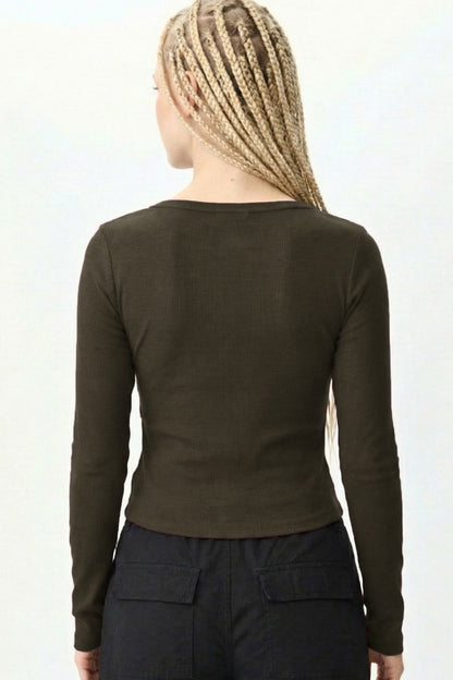 Siyah Düğmeli Vücüdu Saran Pamuklu Bluz