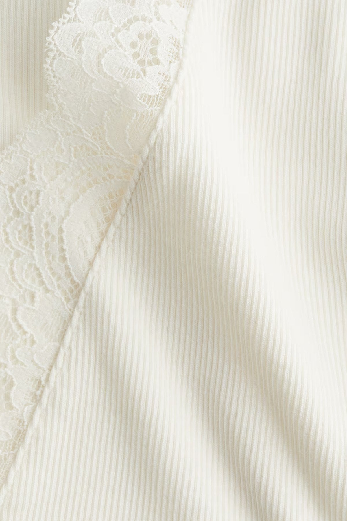 Dantel Şeritli V Yaka %95 Pamuk Üst Bluz